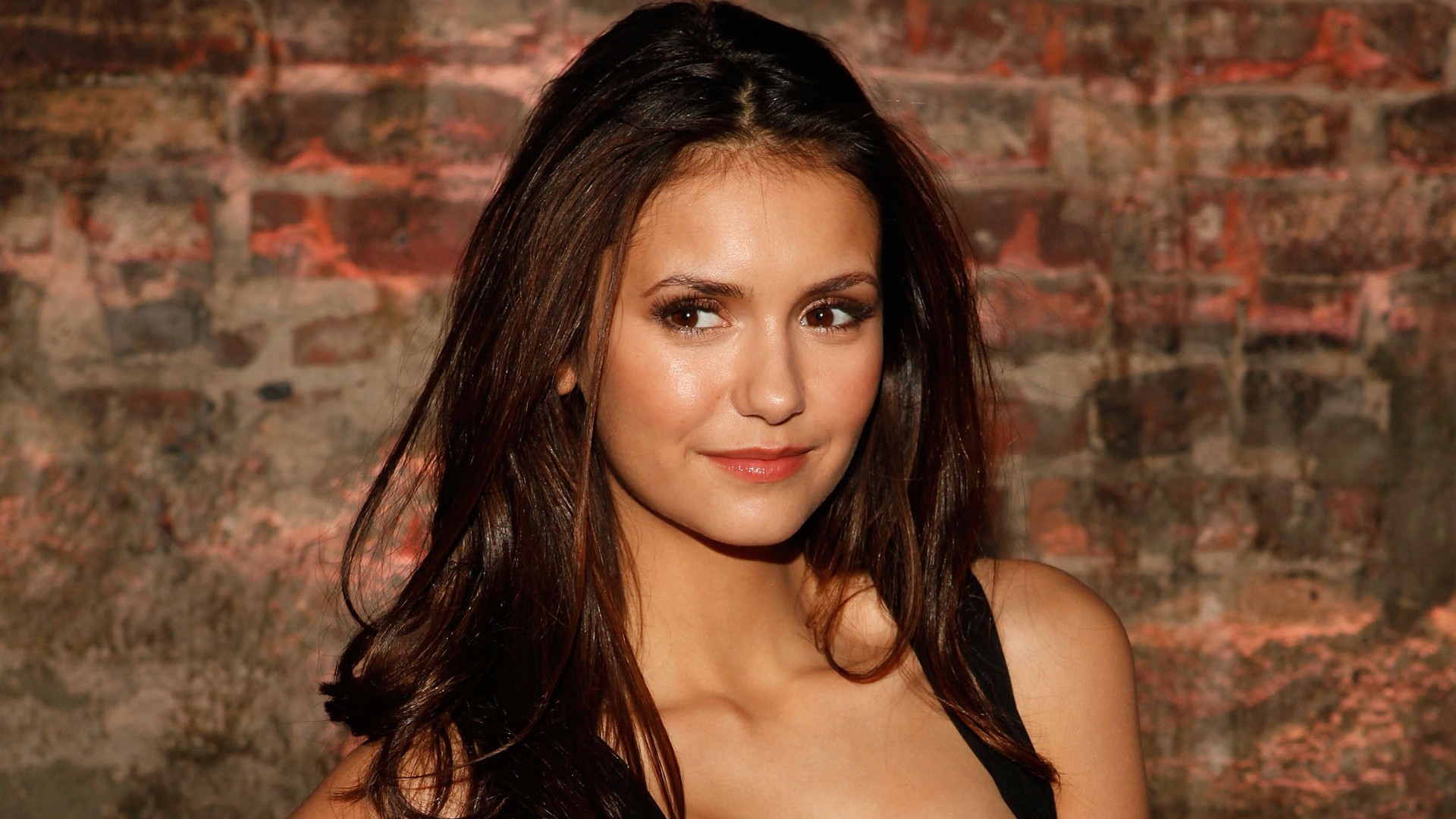 Nina Dobrev