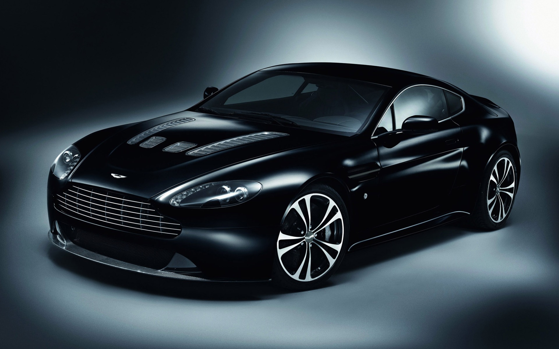 Aston Martin V12 Vantage