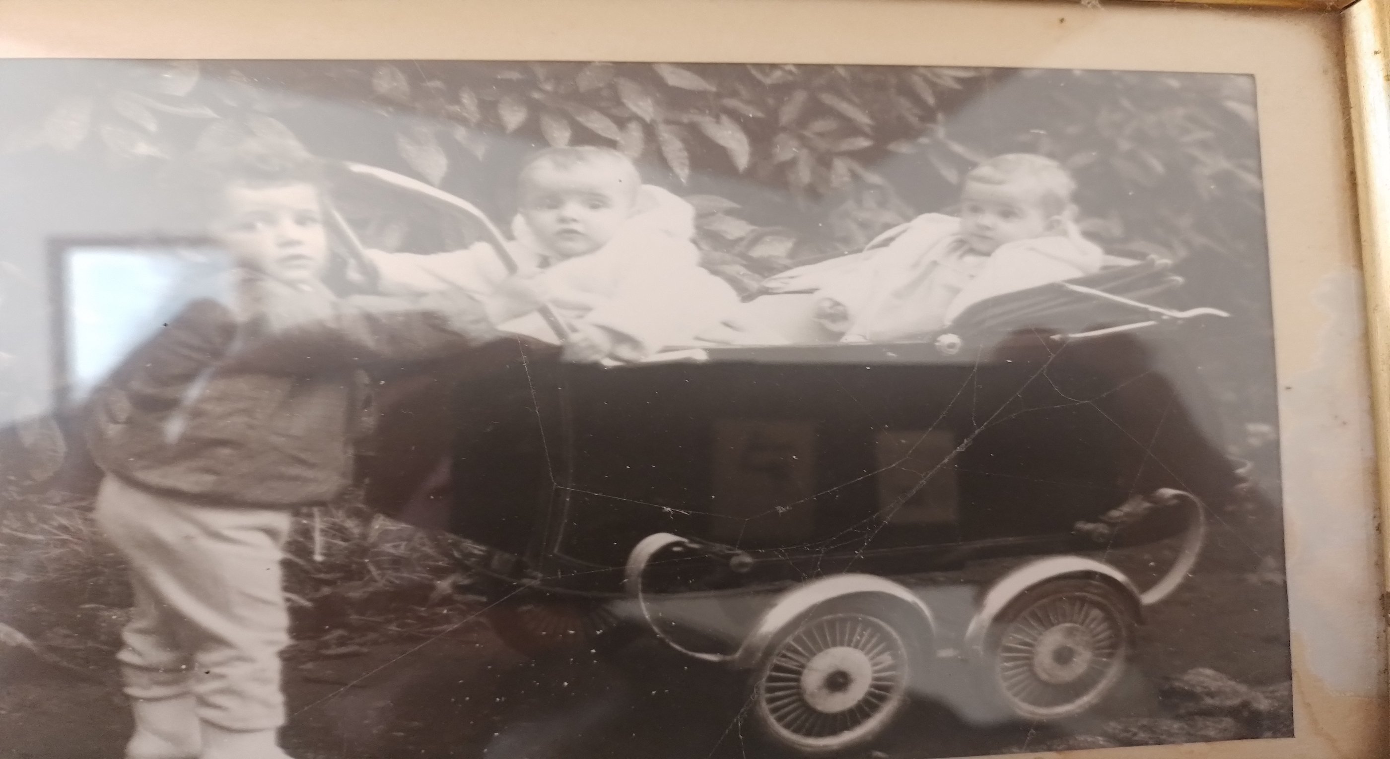 Bon, je me mouille, moi et mes soeurs jumelles il y a qqs années